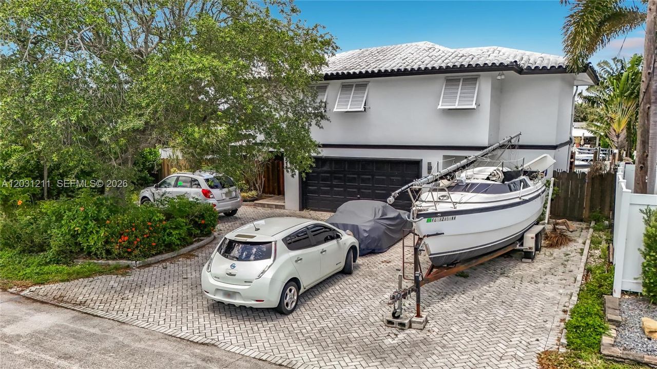 For Sale: $1,700,000 (4 beds, 4 baths, 2768 Square Feet)