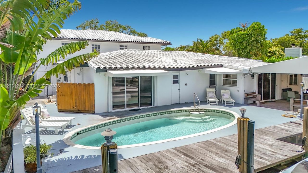 For Sale: $1,700,000 (4 beds, 4 baths, 2768 Square Feet)