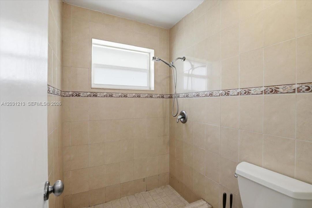 В аренду: $4,000 (3 спален, 2 ванн, 1783 Квадратных фут)