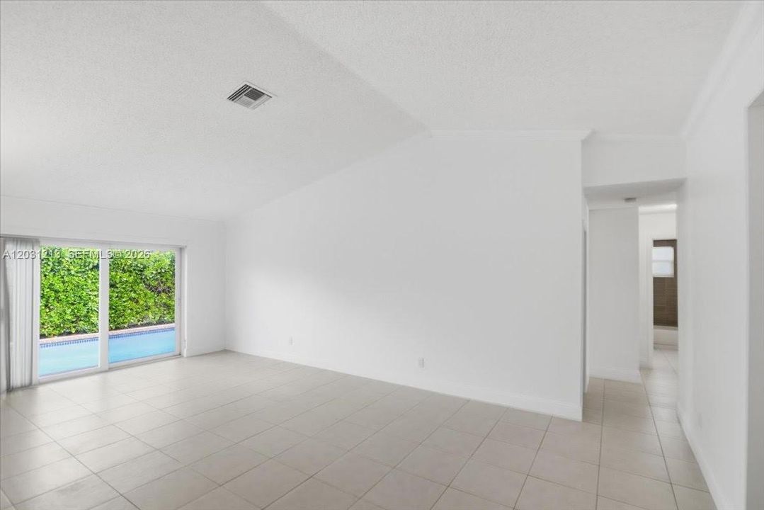 В аренду: $4,000 (3 спален, 2 ванн, 1783 Квадратных фут)