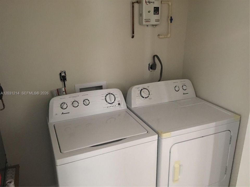 For Sale: $545,000 (4 beds, 2 baths, 1125 Square Feet)