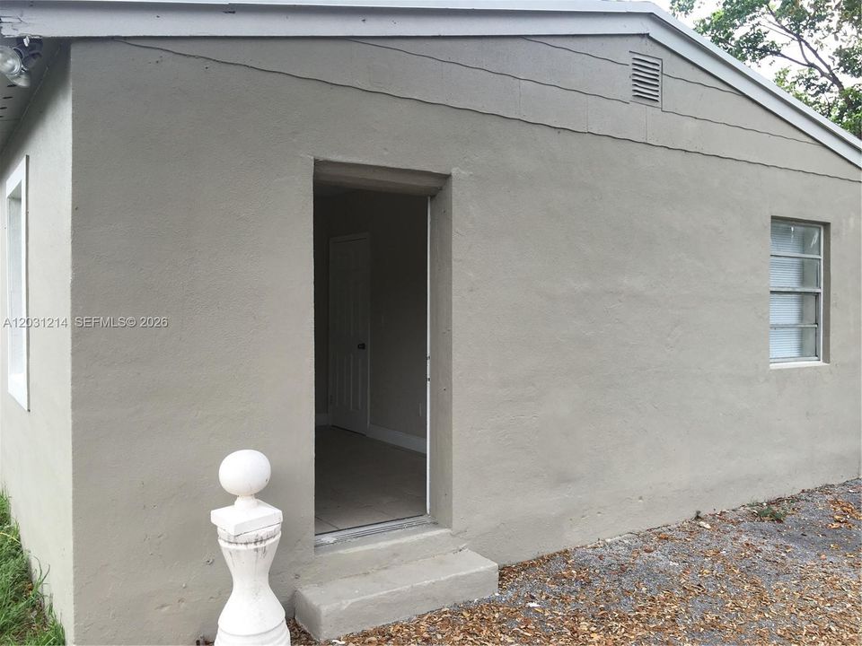 For Sale: $545,000 (4 beds, 2 baths, 1125 Square Feet)