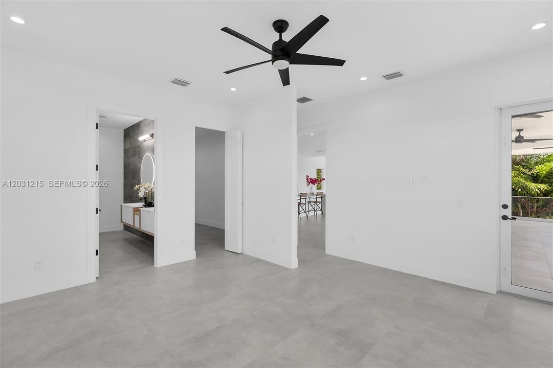 En Venta: $1,695,000 (3 camas, 2 baños, 2421 Pies cuadrados)