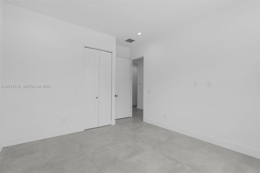 En Venta: $1,695,000 (3 camas, 2 baños, 2421 Pies cuadrados)