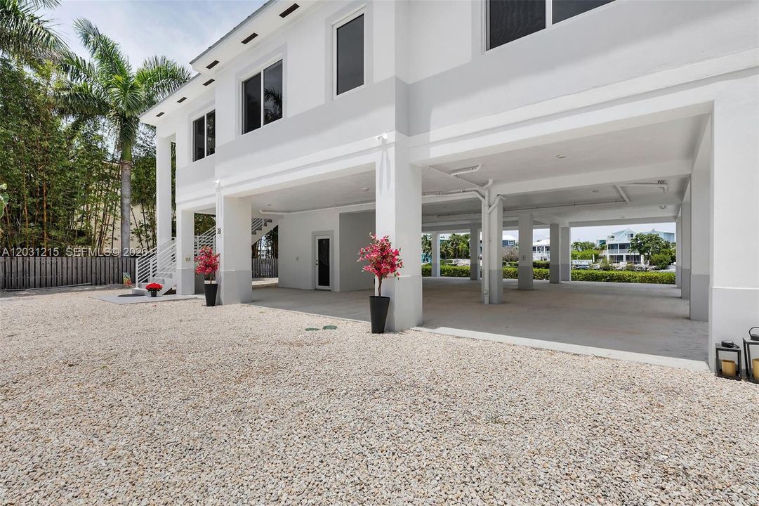 En Venta: $1,695,000 (3 camas, 2 baños, 2421 Pies cuadrados)