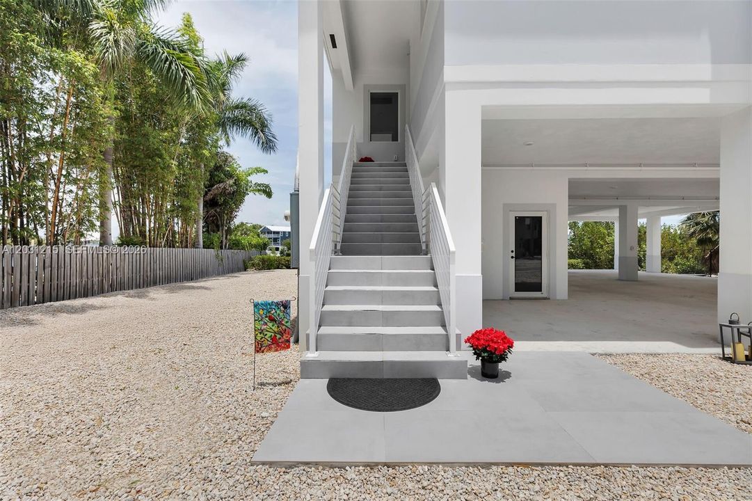 En Venta: $1,695,000 (3 camas, 2 baños, 2421 Pies cuadrados)