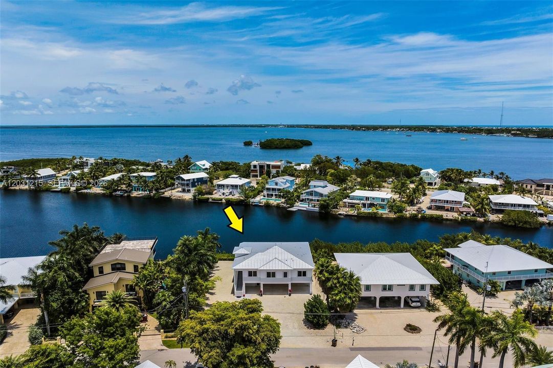 En Venta: $1,695,000 (3 camas, 2 baños, 2421 Pies cuadrados)
