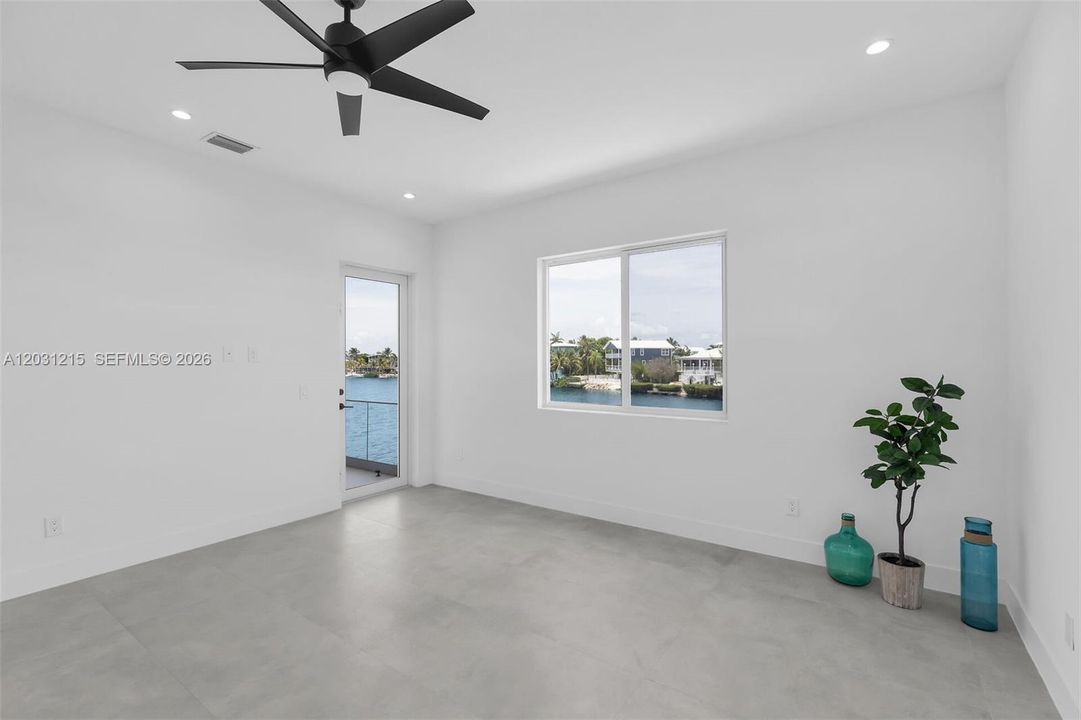 En Venta: $1,695,000 (3 camas, 2 baños, 2421 Pies cuadrados)