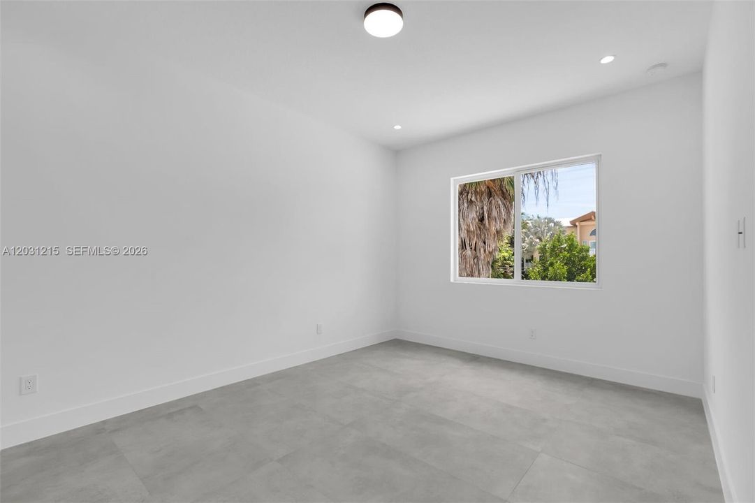 En Venta: $1,695,000 (3 camas, 2 baños, 2421 Pies cuadrados)