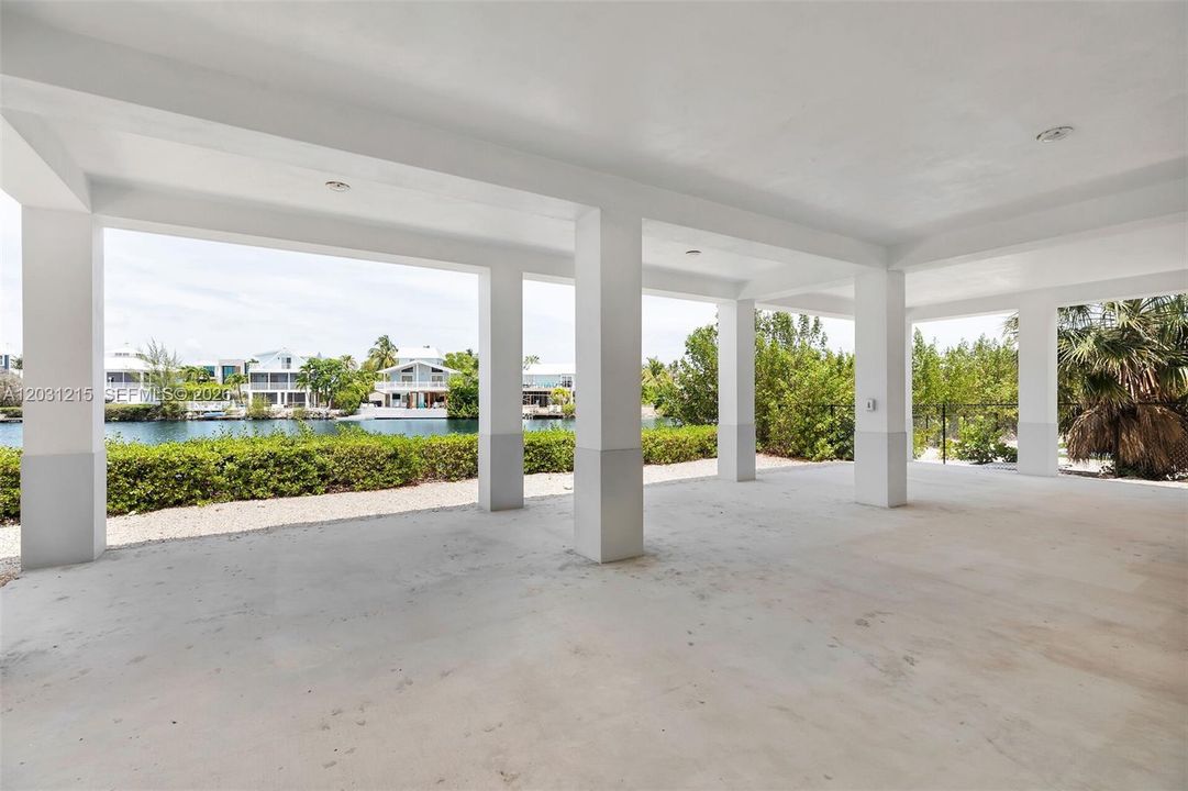 En Venta: $1,695,000 (3 camas, 2 baños, 2421 Pies cuadrados)