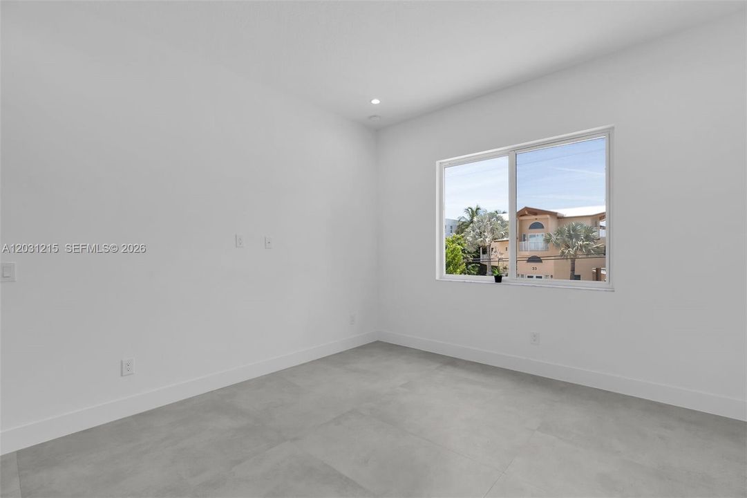 En Venta: $1,695,000 (3 camas, 2 baños, 2421 Pies cuadrados)