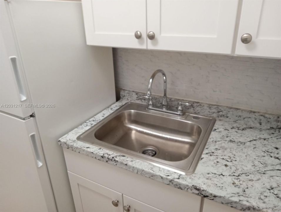 For Rent: $1,350 (1 beds, 1 baths, 7680 Square Feet)