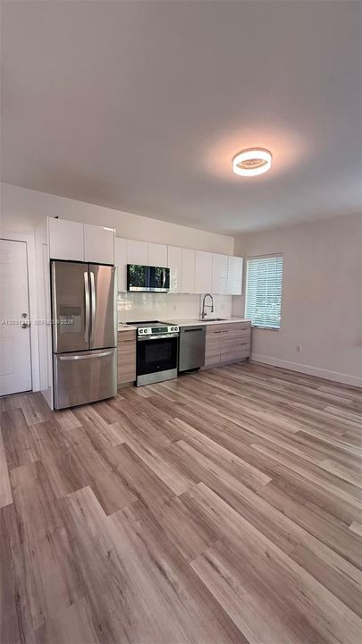 For Rent: $2,200 (1 beds, 1 baths, 615 Square Feet)
