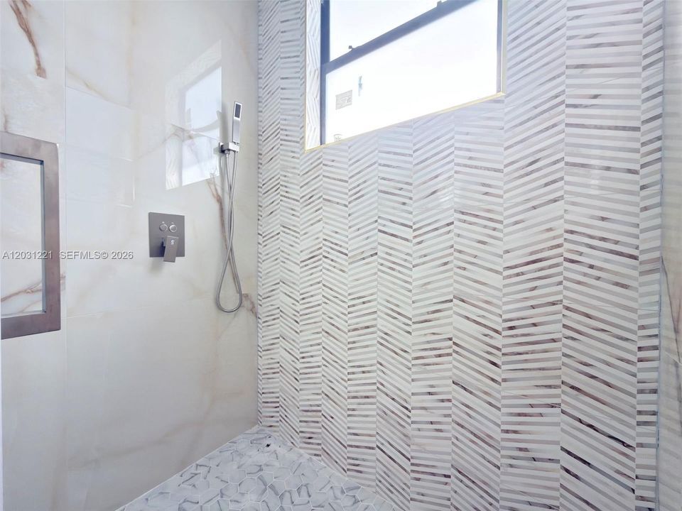 For Sale: $359,000 (4 beds, 2 baths, 2345 Square Feet)
