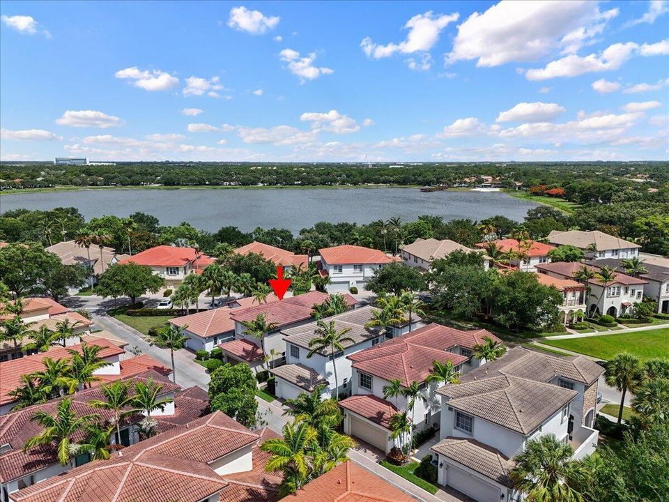 Close Proximity to Lake & Clubhouse