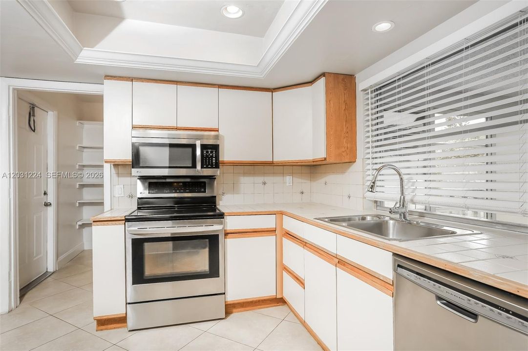 For Rent: $3,330 (3 beds, 2 baths, 1777 Square Feet)