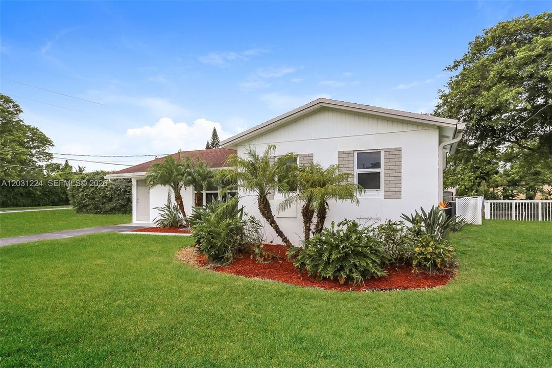 For Rent: $3,330 (3 beds, 2 baths, 1777 Square Feet)