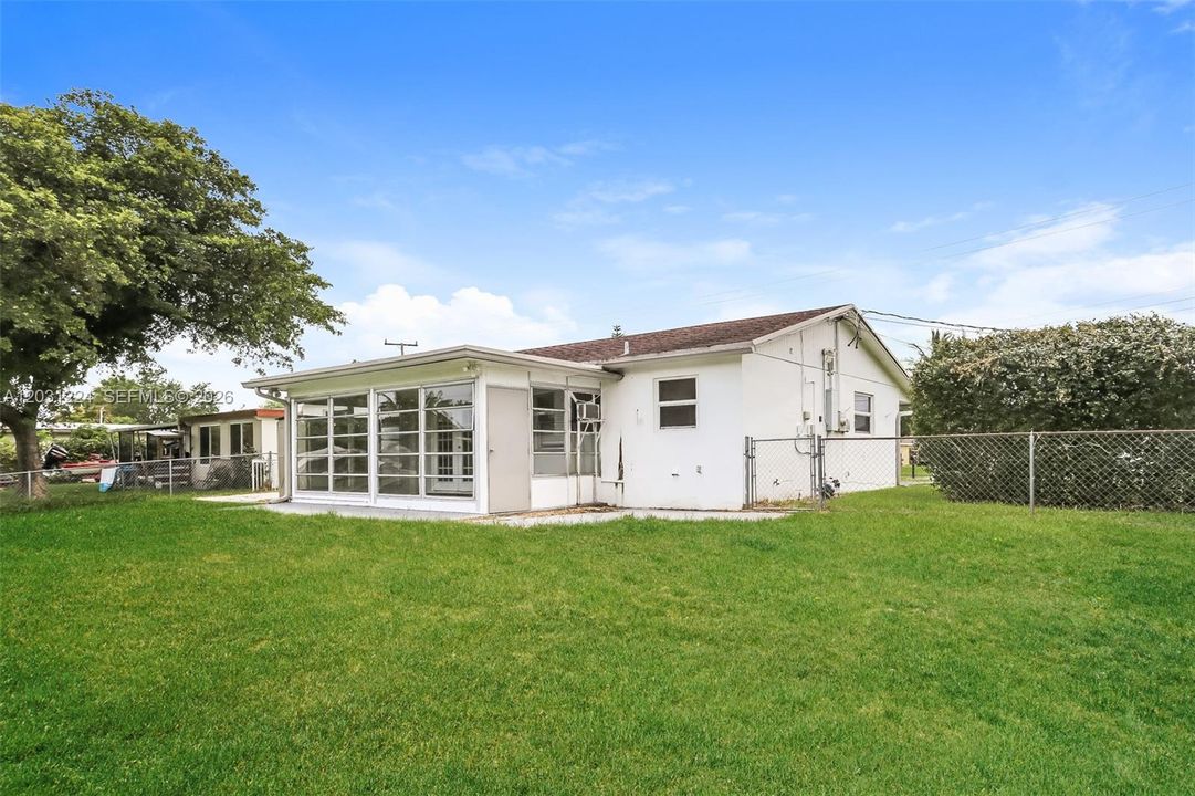 For Rent: $3,330 (3 beds, 2 baths, 1777 Square Feet)