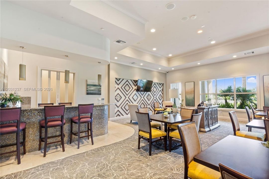 For Sale: $925,000 (3 beds, 2 baths, 1881 Square Feet)