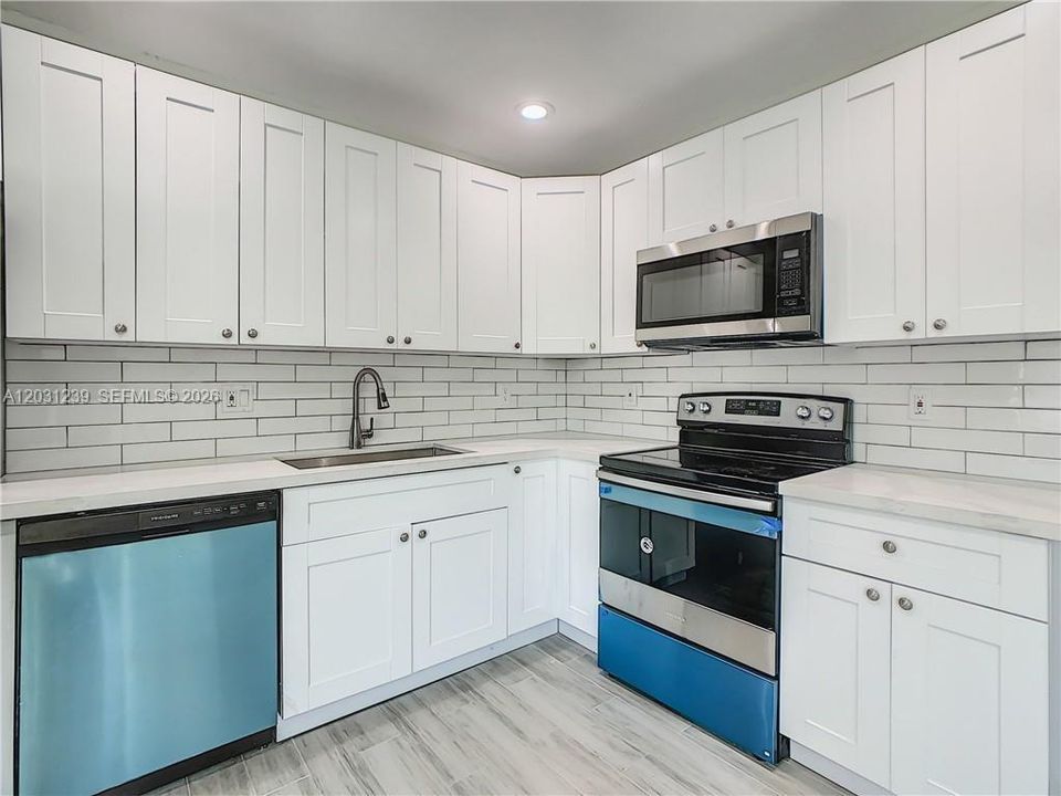 For Rent: $2,700 (3 beds, 1 baths, 1730 Square Feet)
