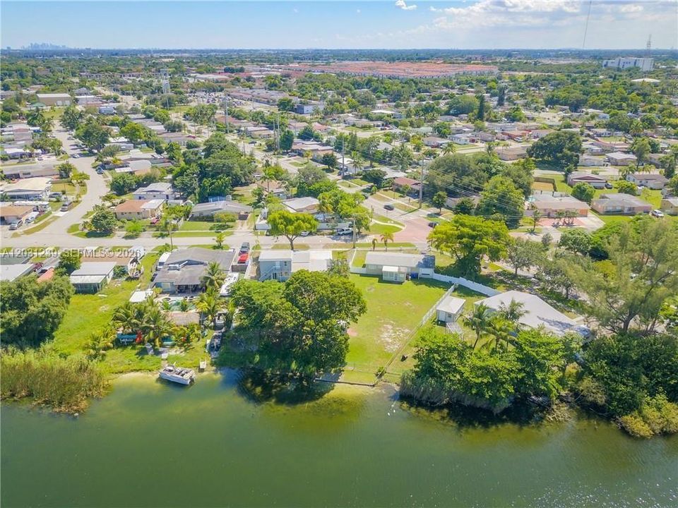 For Rent: $2,700 (3 beds, 1 baths, 1730 Square Feet)