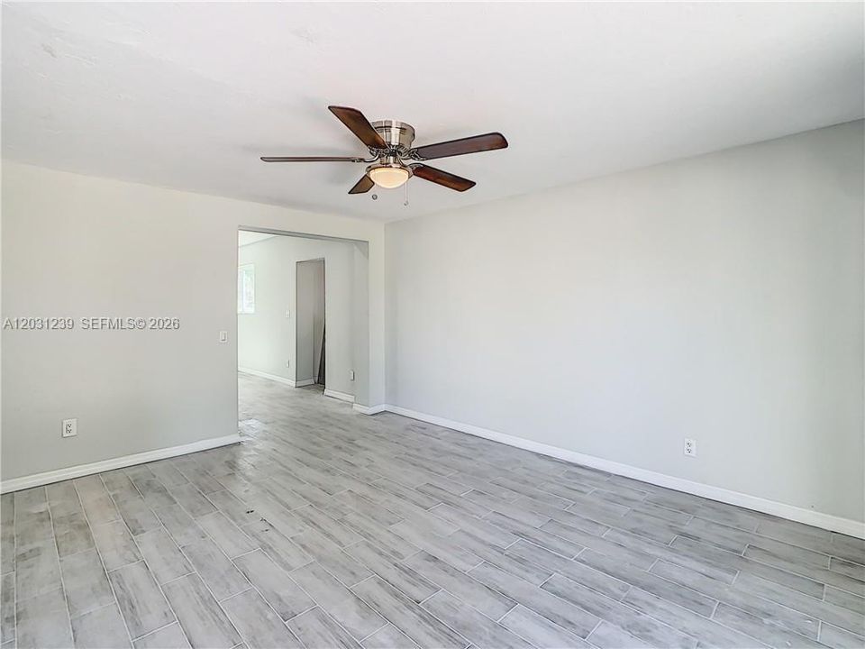 For Rent: $2,700 (3 beds, 1 baths, 1730 Square Feet)