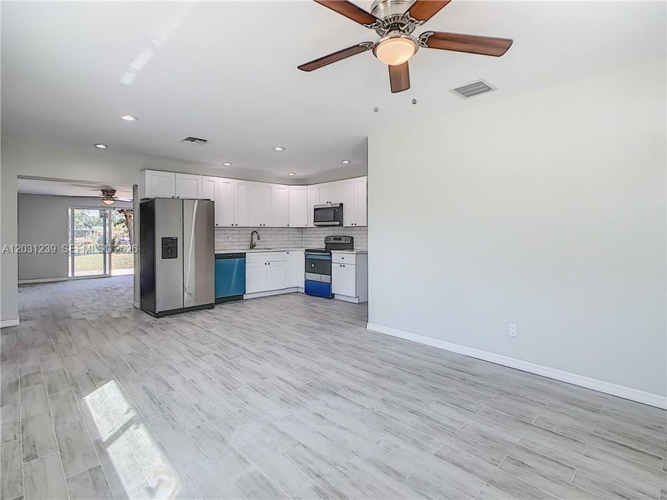 For Rent: $2,700 (3 beds, 1 baths, 1730 Square Feet)