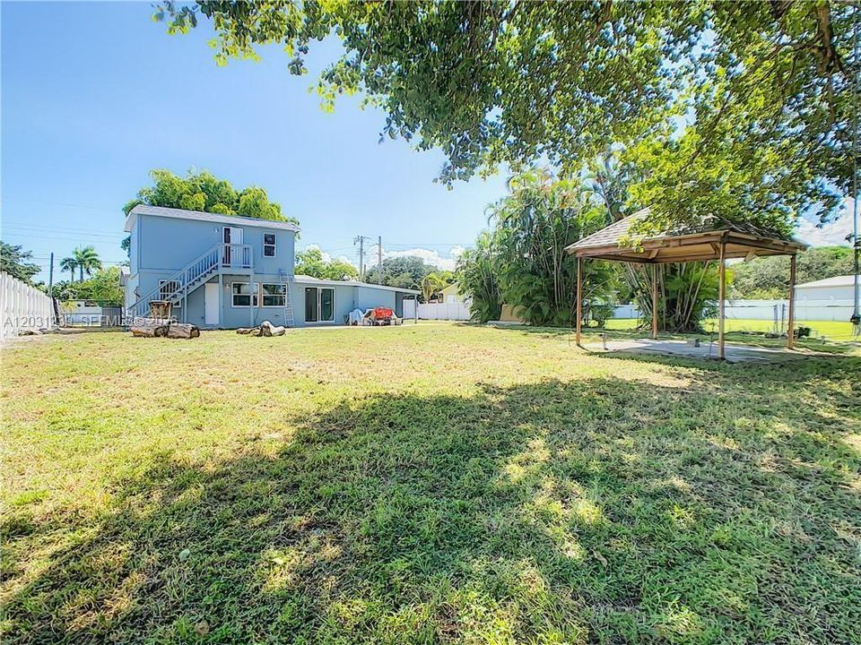 For Rent: $2,700 (3 beds, 1 baths, 1730 Square Feet)