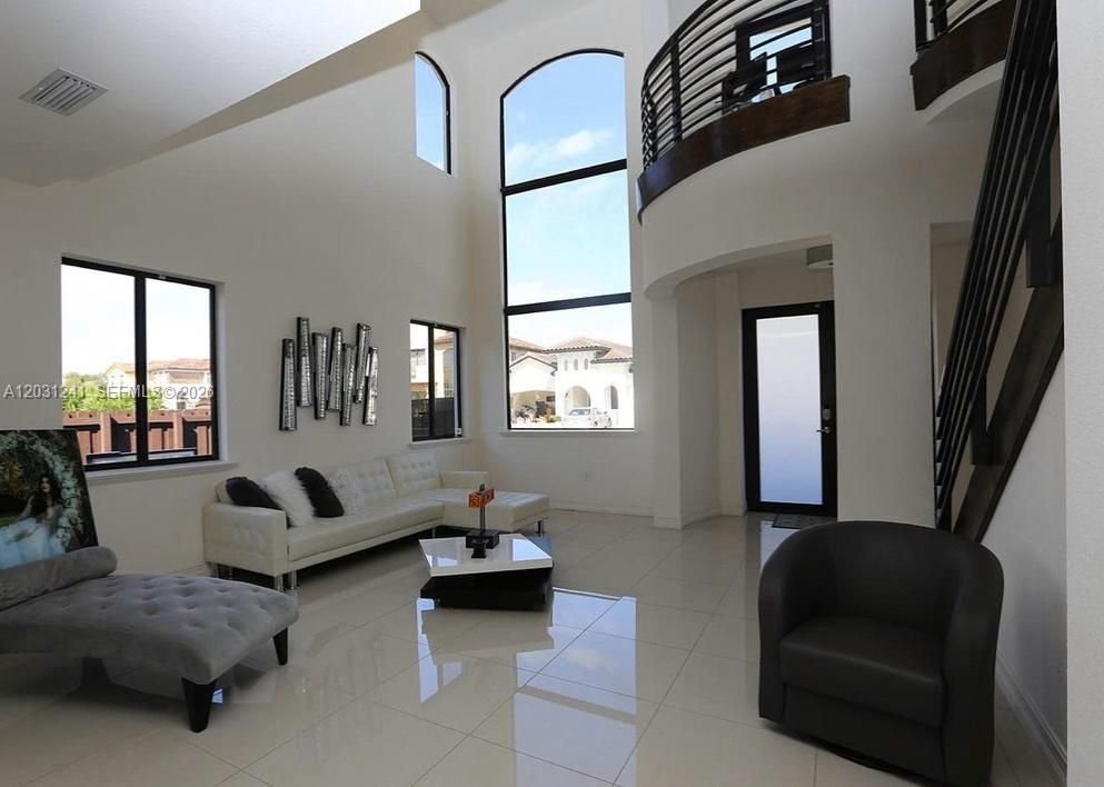 В аренду: $6,800 (6 спален, 4 ванн, 3015 Квадратных фут)