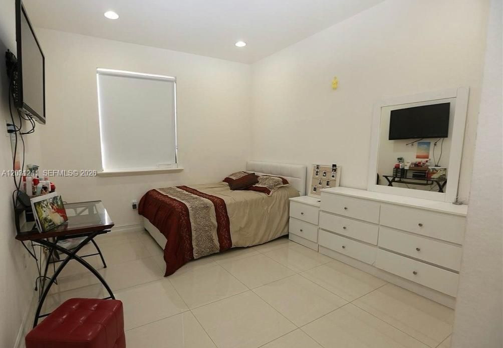 В аренду: $6,800 (6 спален, 4 ванн, 3015 Квадратных фут)