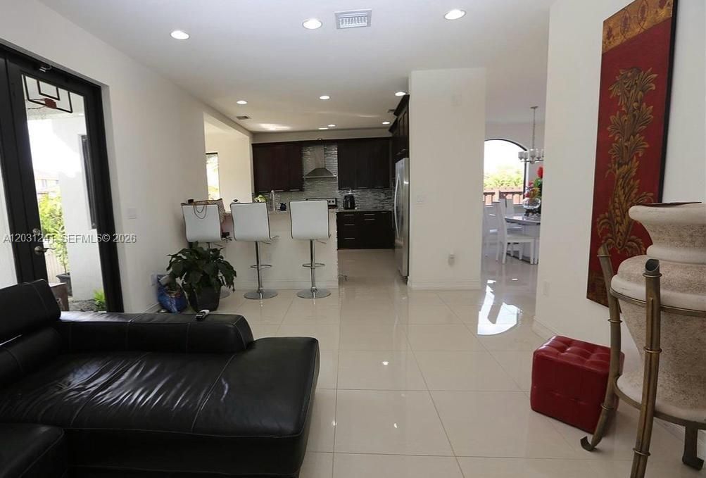 В аренду: $6,800 (6 спален, 4 ванн, 3015 Квадратных фут)