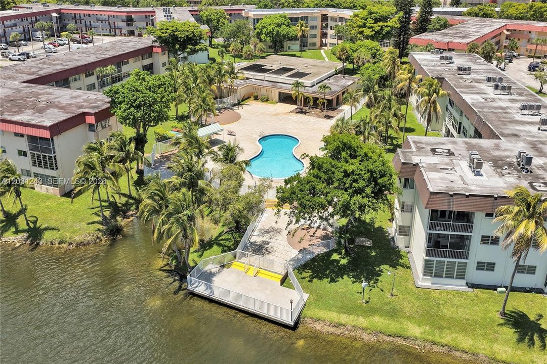 For Sale: $179,000 (1 beds, 1 baths, 954 Square Feet)