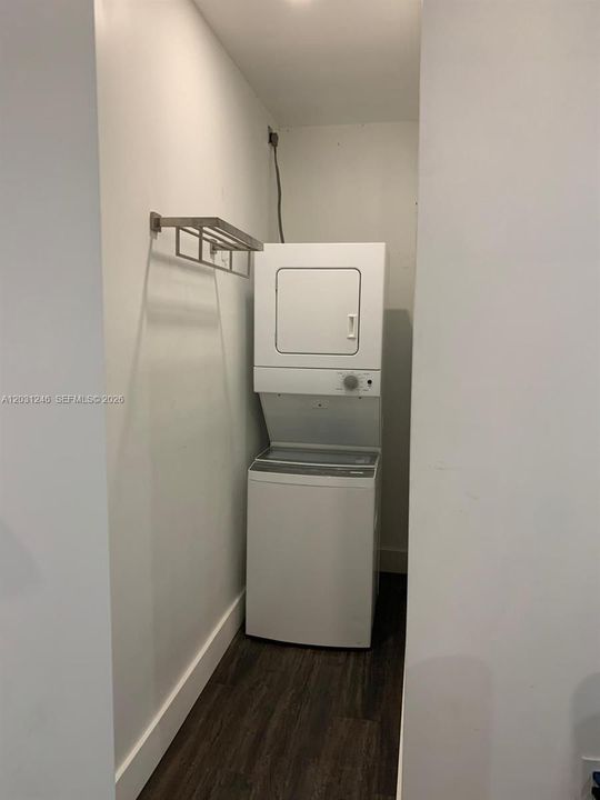 En Renta: $1,950 (0 camas, 1 baños, 1684 Pies cuadrados)