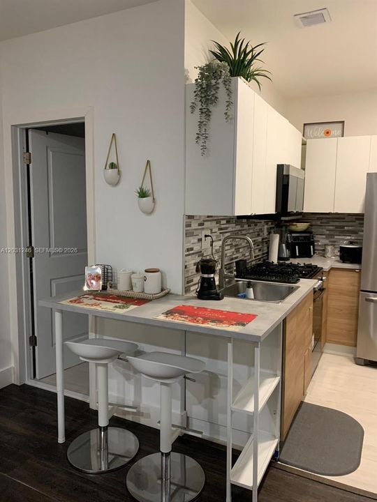 En Renta: $1,950 (0 camas, 1 baños, 1684 Pies cuadrados)