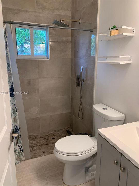 En Renta: $1,950 (0 camas, 1 baños, 1684 Pies cuadrados)