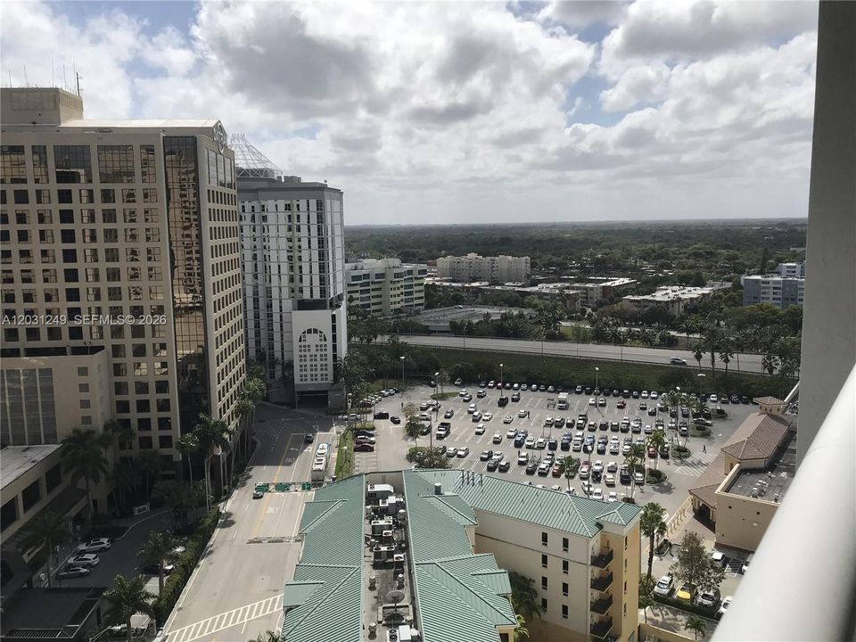 For Rent: $2,500 (1 beds, 1 baths, 657 Square Feet)