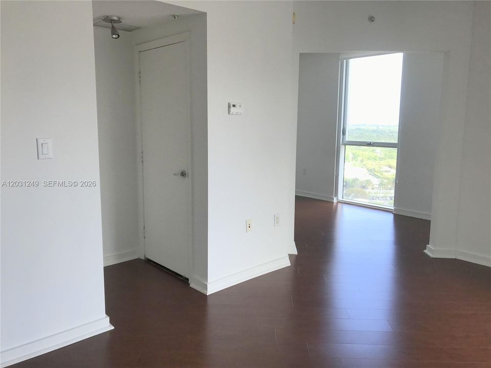 For Rent: $2,500 (1 beds, 1 baths, 657 Square Feet)