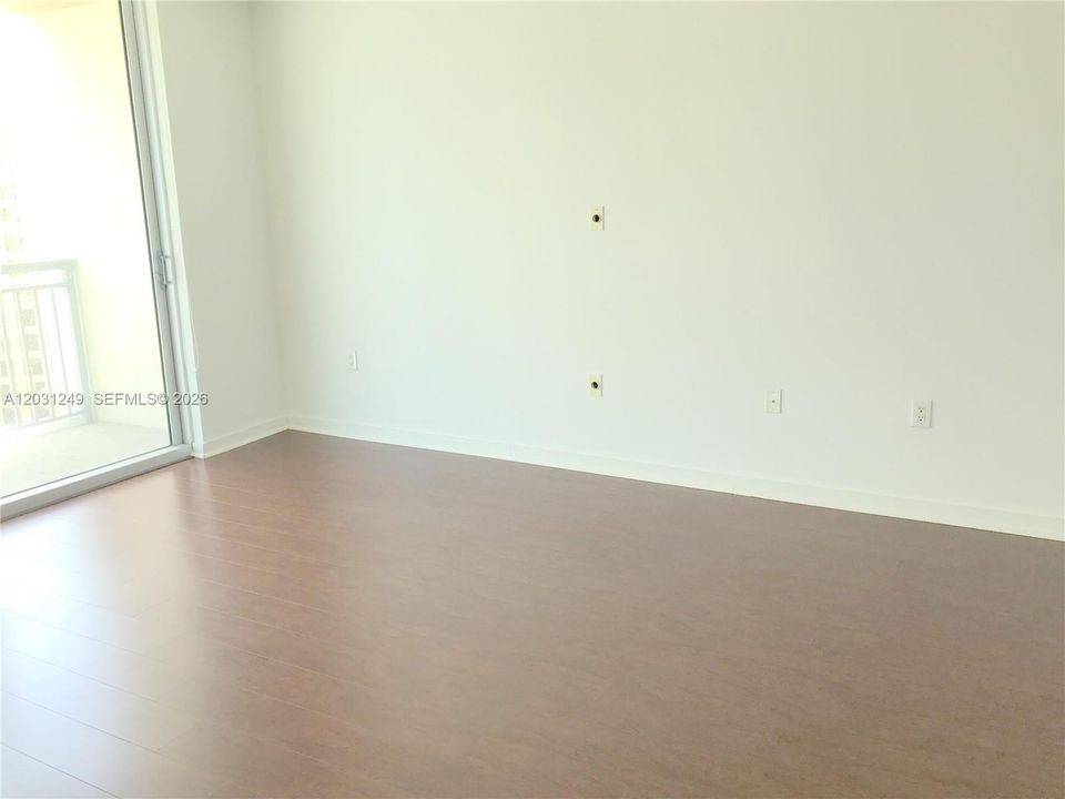 For Rent: $2,500 (1 beds, 1 baths, 657 Square Feet)