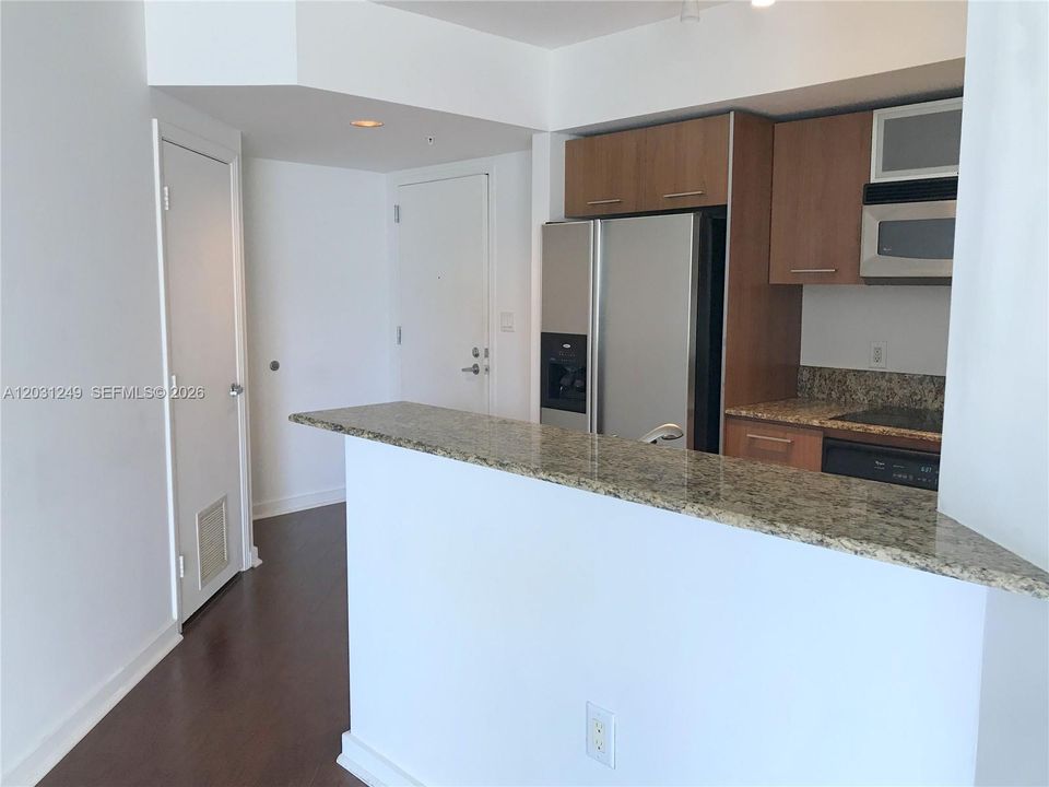 For Rent: $2,500 (1 beds, 1 baths, 657 Square Feet)