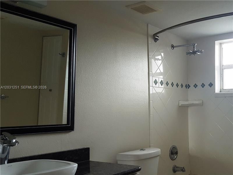For Rent: $1,800 (1 beds, 1 baths, 680 Square Feet)