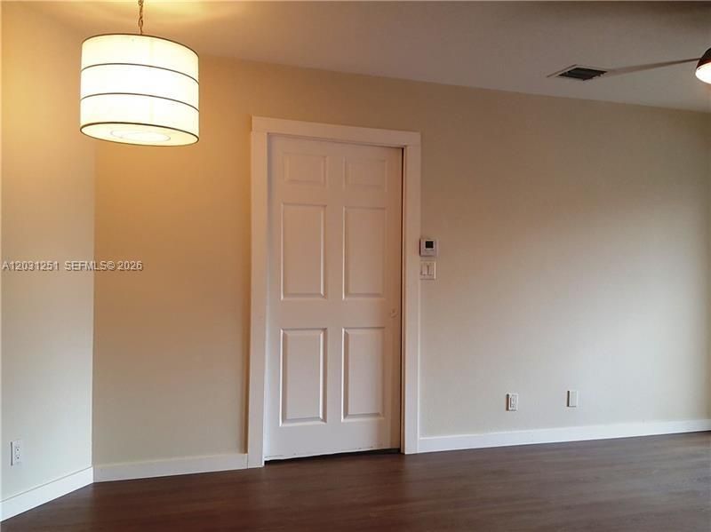 For Rent: $1,800 (1 beds, 1 baths, 680 Square Feet)