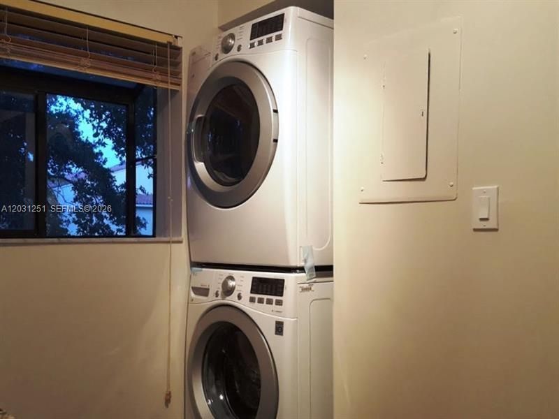 For Rent: $1,800 (1 beds, 1 baths, 680 Square Feet)