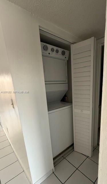For Sale: $240,000 (2 beds, 2 baths, 890 Square Feet)