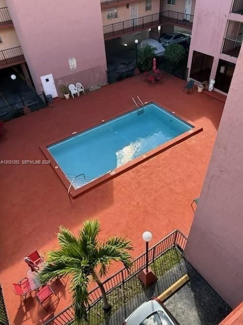 For Sale: $240,000 (2 beds, 2 baths, 890 Square Feet)