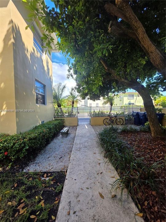 For Rent: $1,550 (1 beds, 1 baths, 400 Square Feet)