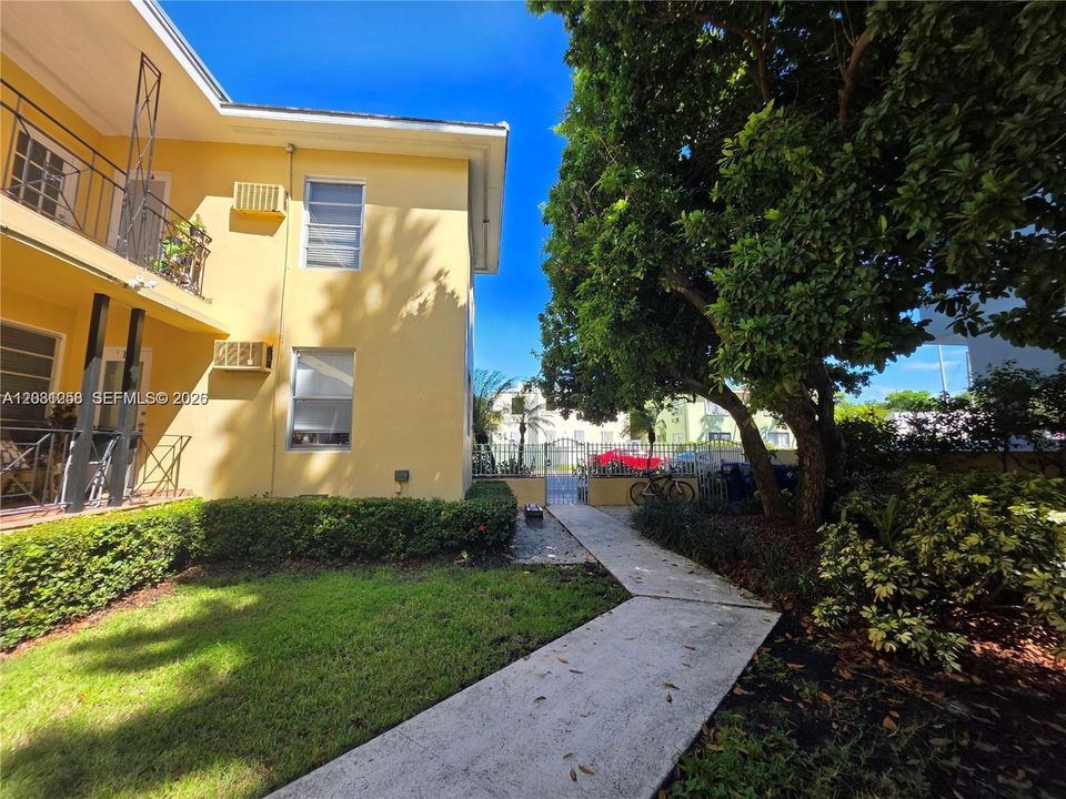 For Rent: $1,550 (1 beds, 1 baths, 400 Square Feet)