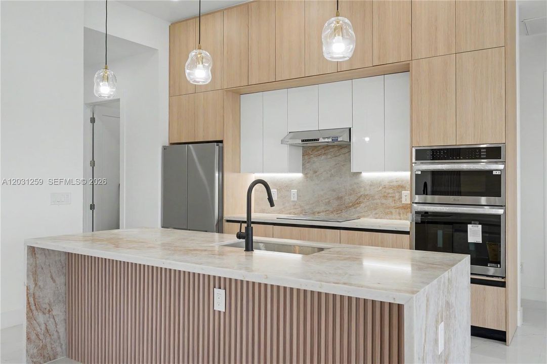 En Venta: $500,000 (3 camas, 3 baños, 2010 Pies cuadrados)