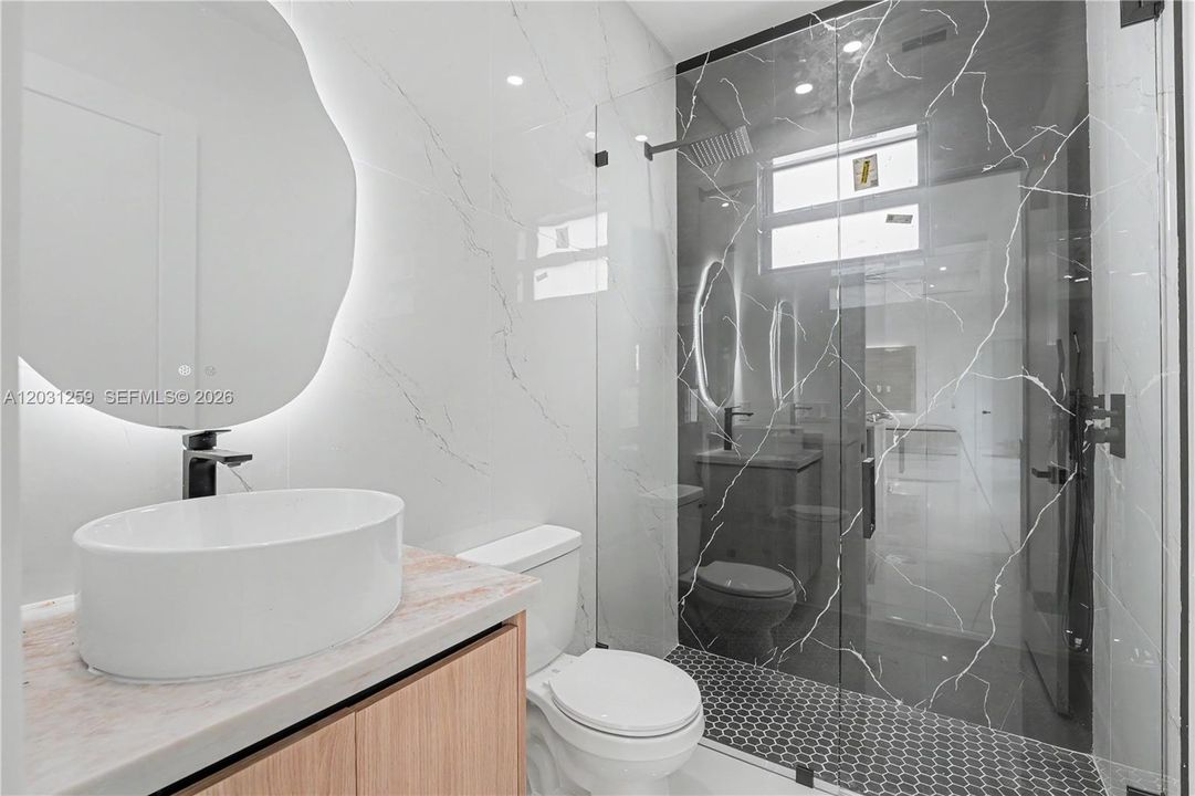 En Venta: $500,000 (3 camas, 3 baños, 2010 Pies cuadrados)