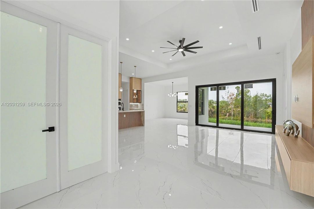 En Venta: $500,000 (3 camas, 3 baños, 2010 Pies cuadrados)