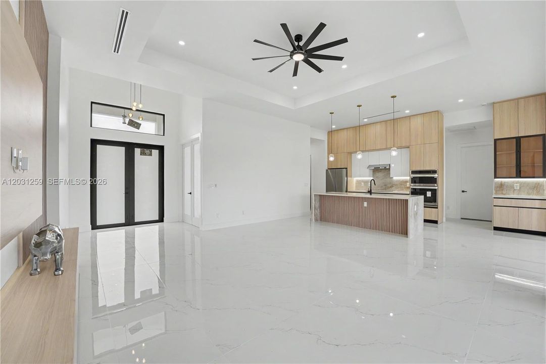 En Venta: $500,000 (3 camas, 3 baños, 2010 Pies cuadrados)